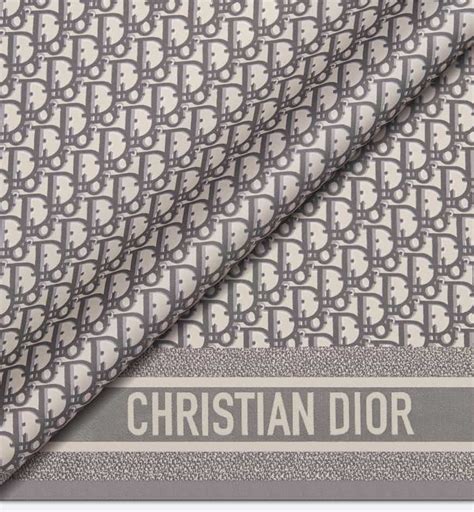 pañuelo dior precio|Pañuelo cuadrado 90 Paris Sarga de seda en crudo y negro .